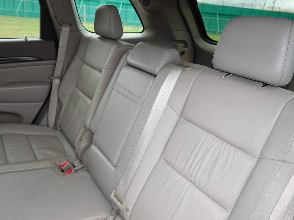Jeep Grand Cherokee Vehicle Full-screen Gallery Image 19