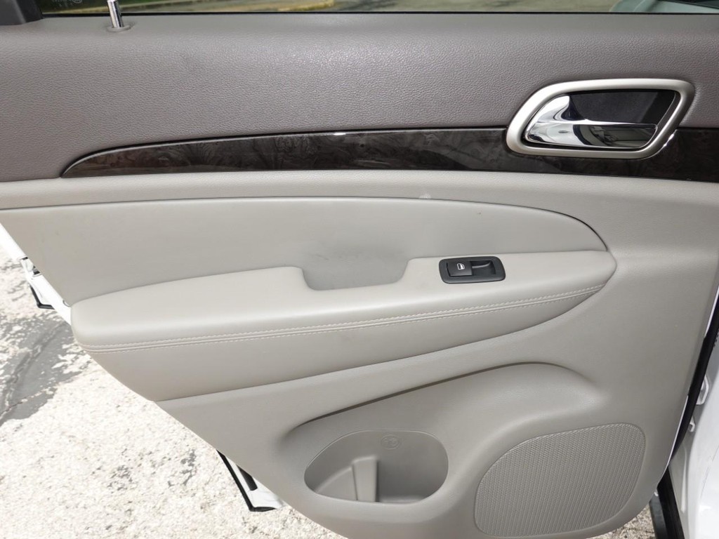 Jeep Grand Cherokee Vehicle Full-screen Gallery Image 20