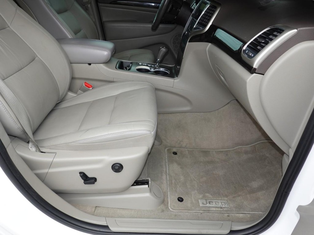 Jeep Grand Cherokee Vehicle Full-screen Gallery Image 22