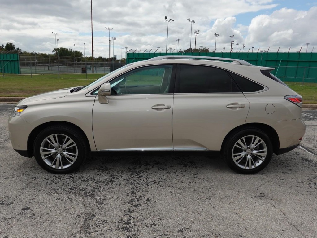Lexus RX 350 Vehicle Full-screen Gallery Image 04
