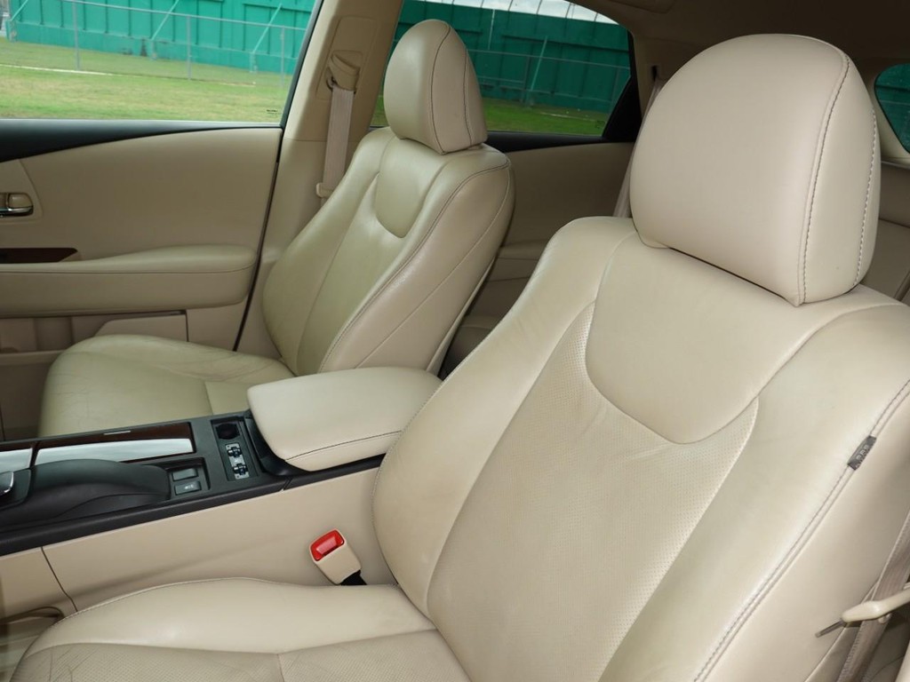 Lexus RX 350 Vehicle Full-screen Gallery Image 16