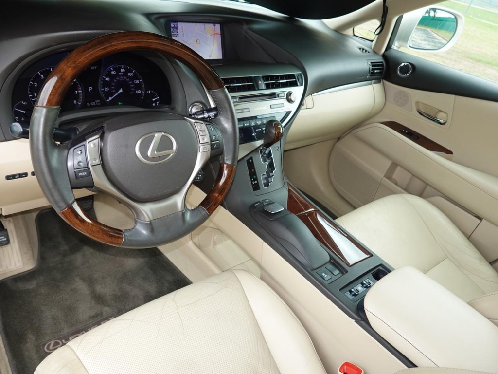 Lexus RX 350 Vehicle Full-screen Gallery Image 18