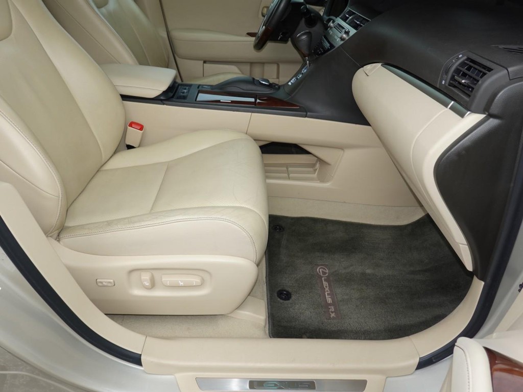 Lexus RX 350 Vehicle Full-screen Gallery Image 23