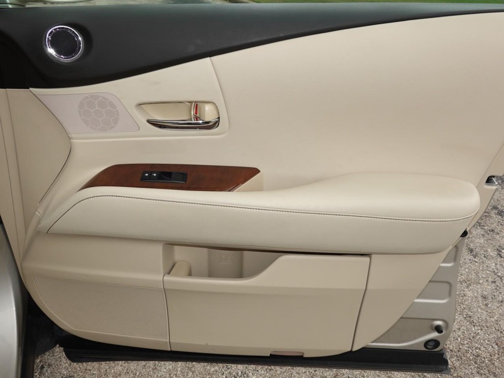 Lexus RX 350 Vehicle Full-screen Gallery Image 24