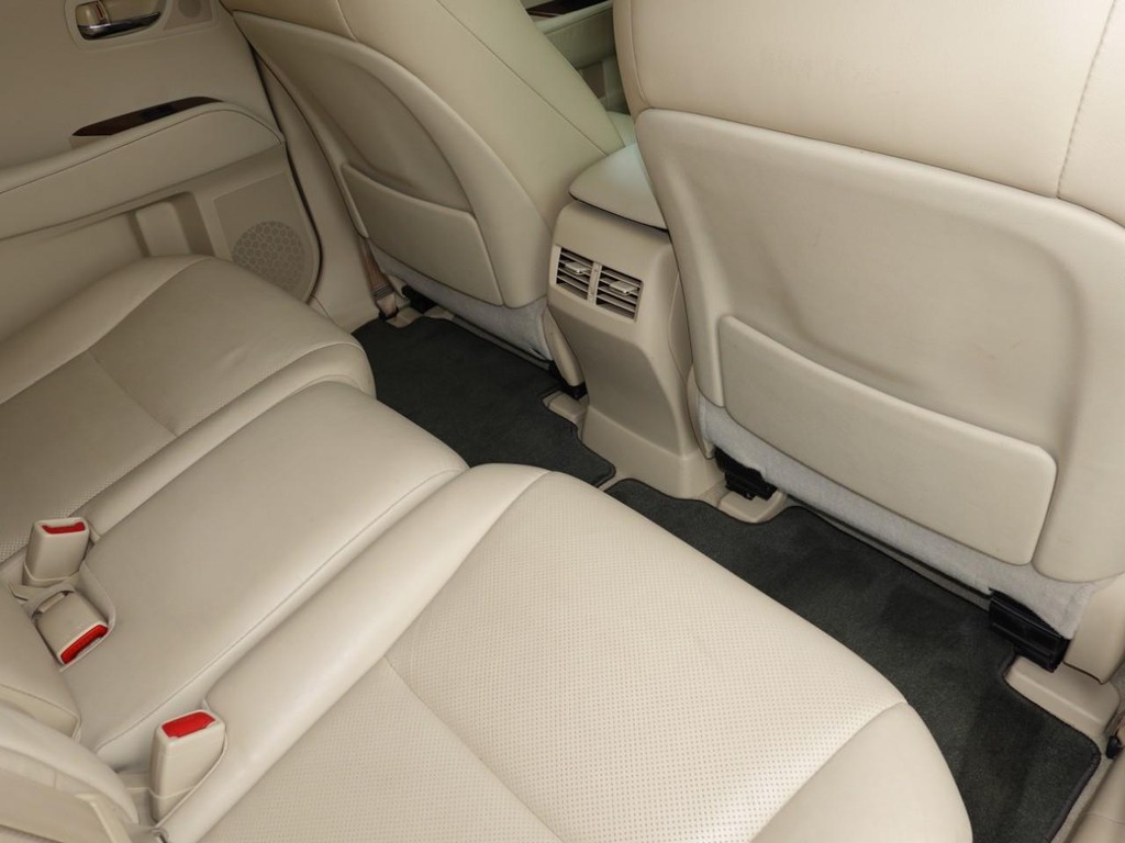 Lexus RX 350 Vehicle Full-screen Gallery Image 25