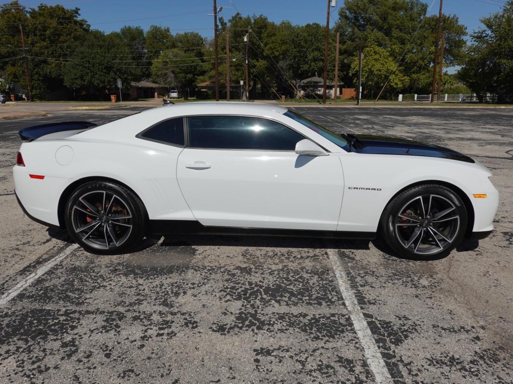 Chevrolet Camaro Vehicle Full-screen Gallery Image 08
