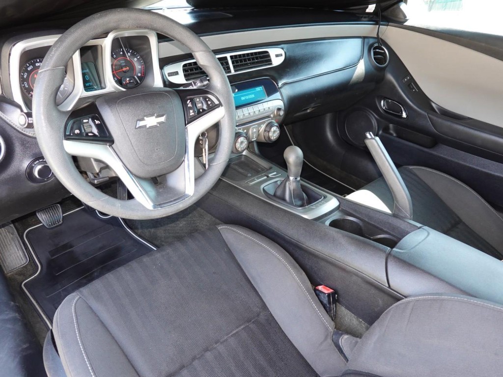 Chevrolet Camaro Vehicle Full-screen Gallery Image 16