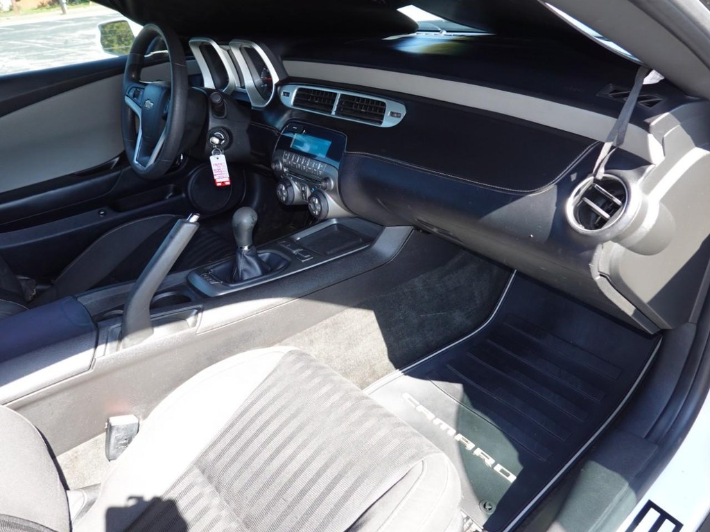 Chevrolet Camaro Vehicle Full-screen Gallery Image 19