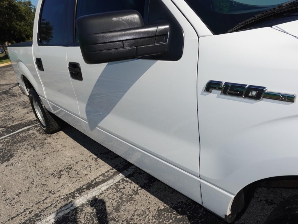 Ford F-150 Vehicle Full-screen Gallery Image 12