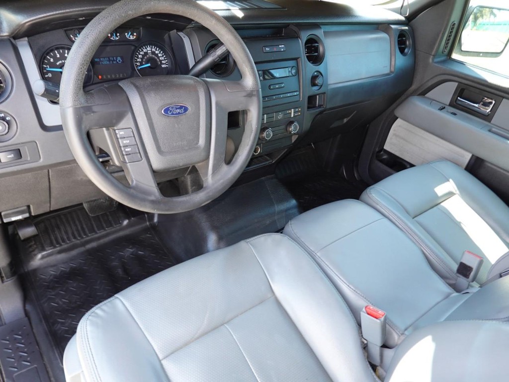 Ford F-150 Vehicle Full-screen Gallery Image 17