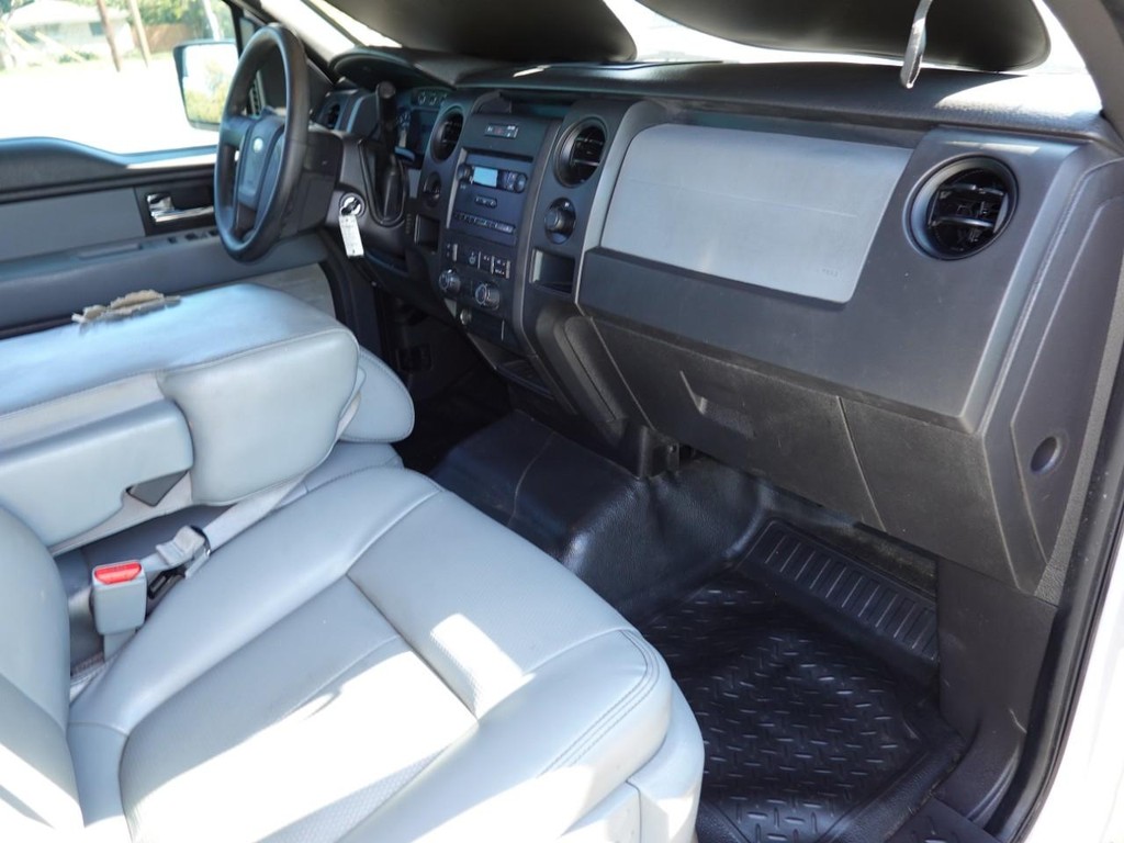 Ford F-150 Vehicle Full-screen Gallery Image 21