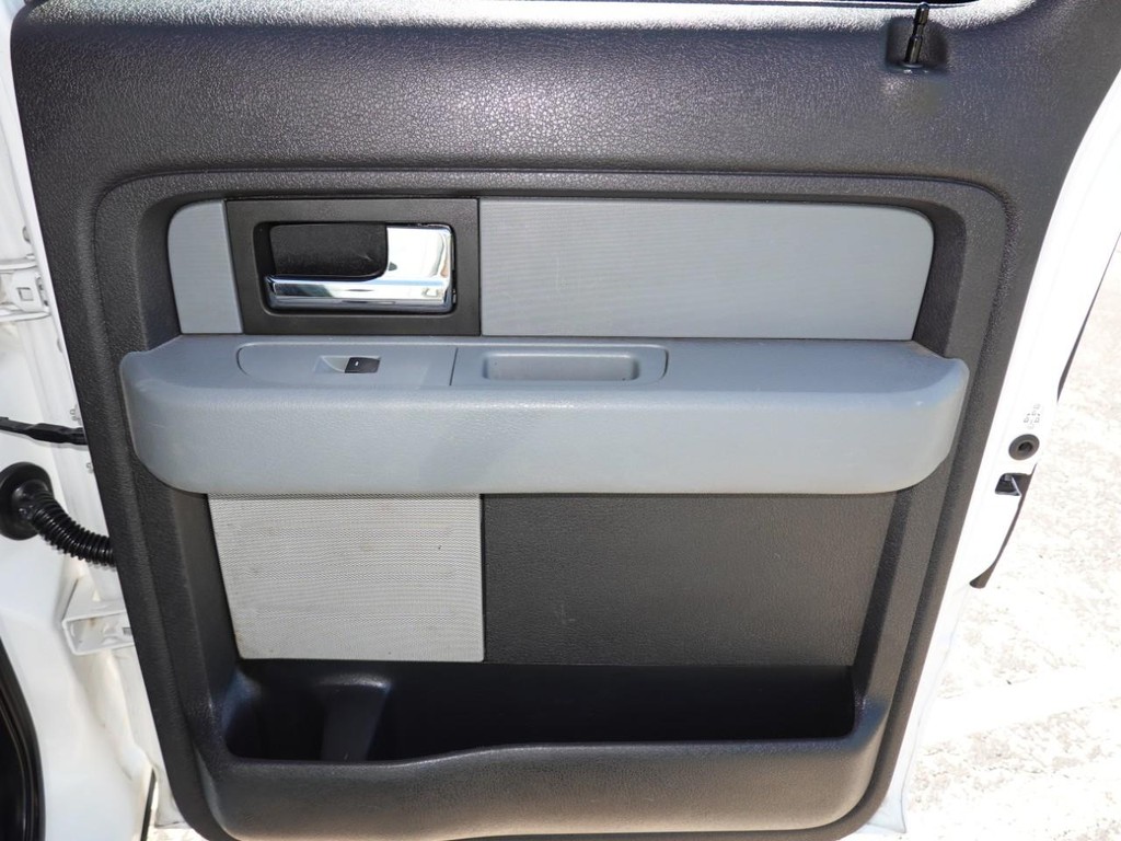 Ford F-150 Vehicle Full-screen Gallery Image 26