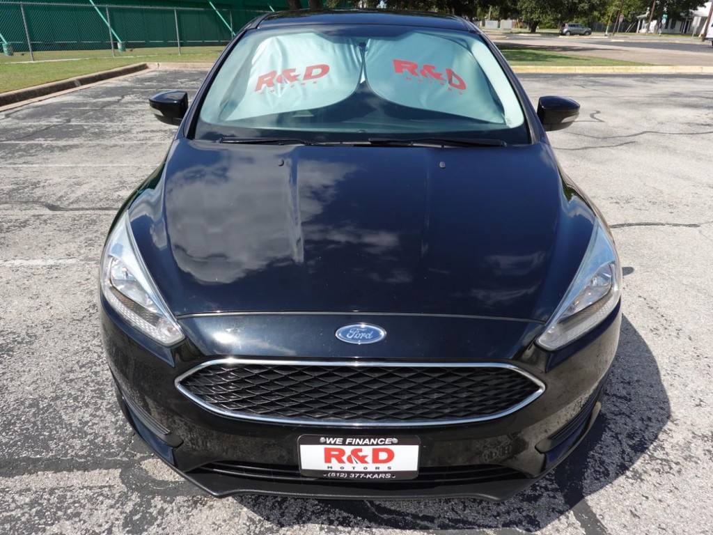 Ford Focus Vehicle Full-screen Gallery Image 02