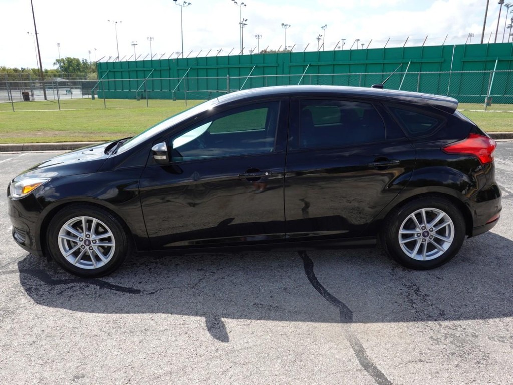Ford Focus Vehicle Full-screen Gallery Image 04