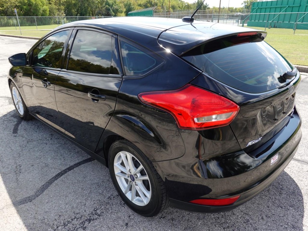 Ford Focus Vehicle Full-screen Gallery Image 05