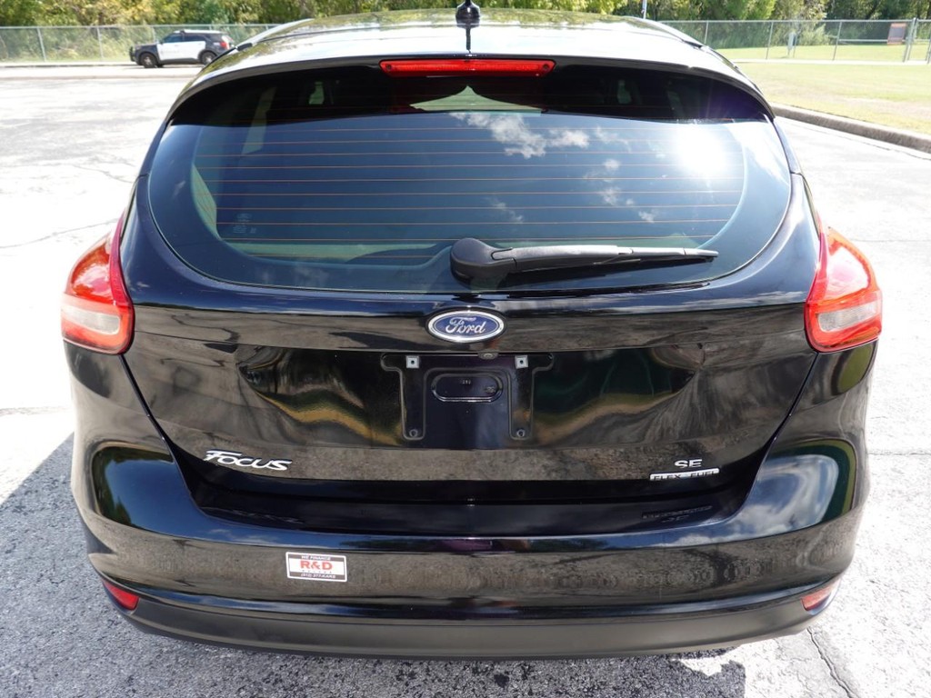 Ford Focus Vehicle Full-screen Gallery Image 06