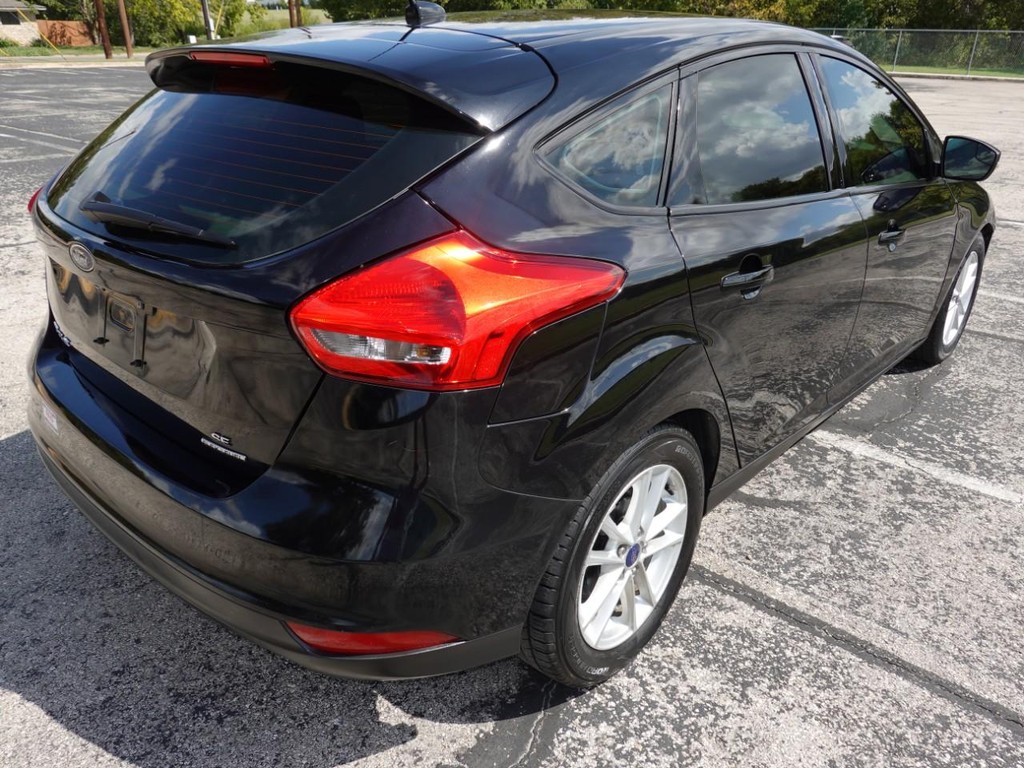 Ford Focus Vehicle Full-screen Gallery Image 07