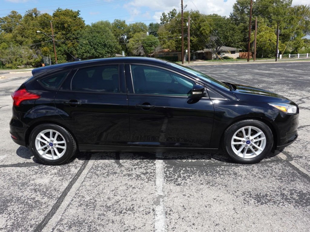 Ford Focus Vehicle Full-screen Gallery Image 08