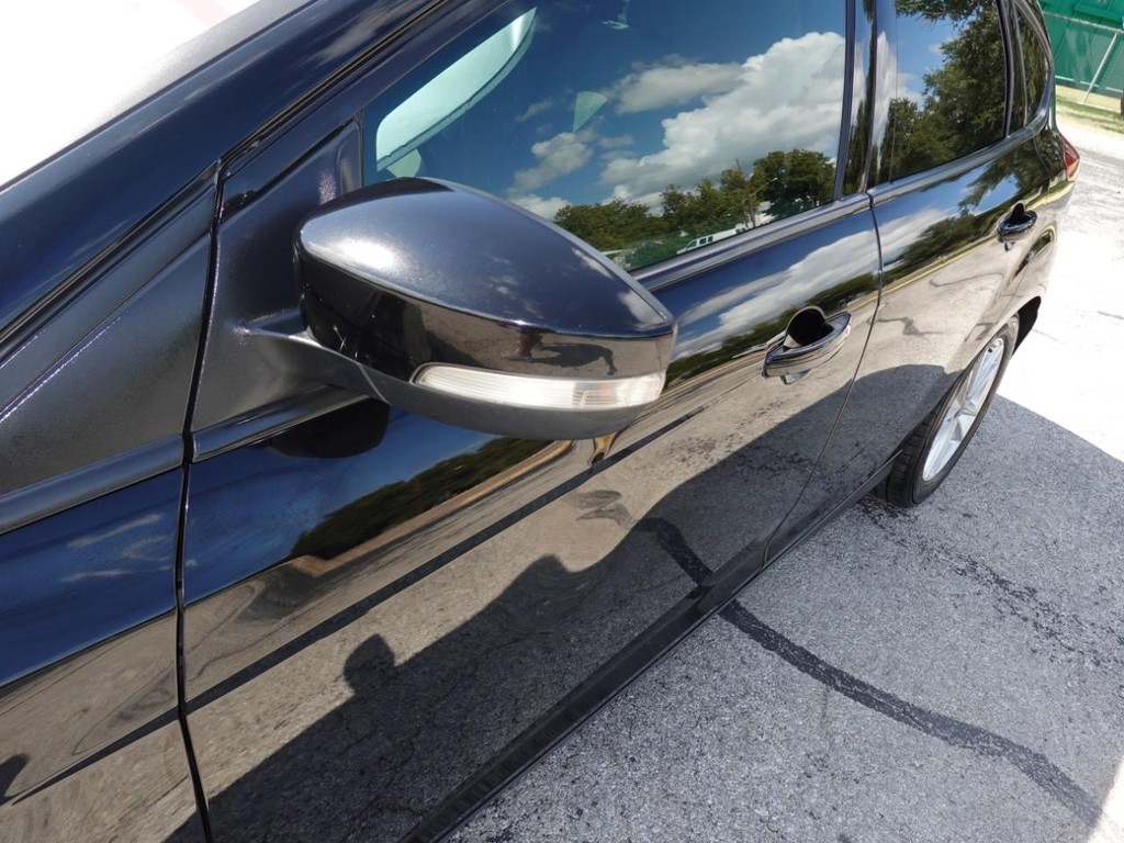 Ford Focus Vehicle Full-screen Gallery Image 10