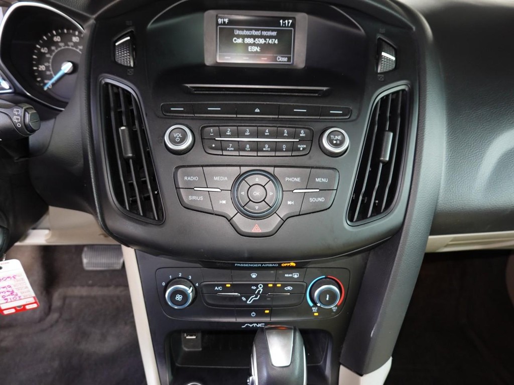 Ford Focus Vehicle Full-screen Gallery Image 14