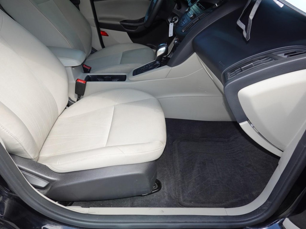 Ford Focus Vehicle Full-screen Gallery Image 22