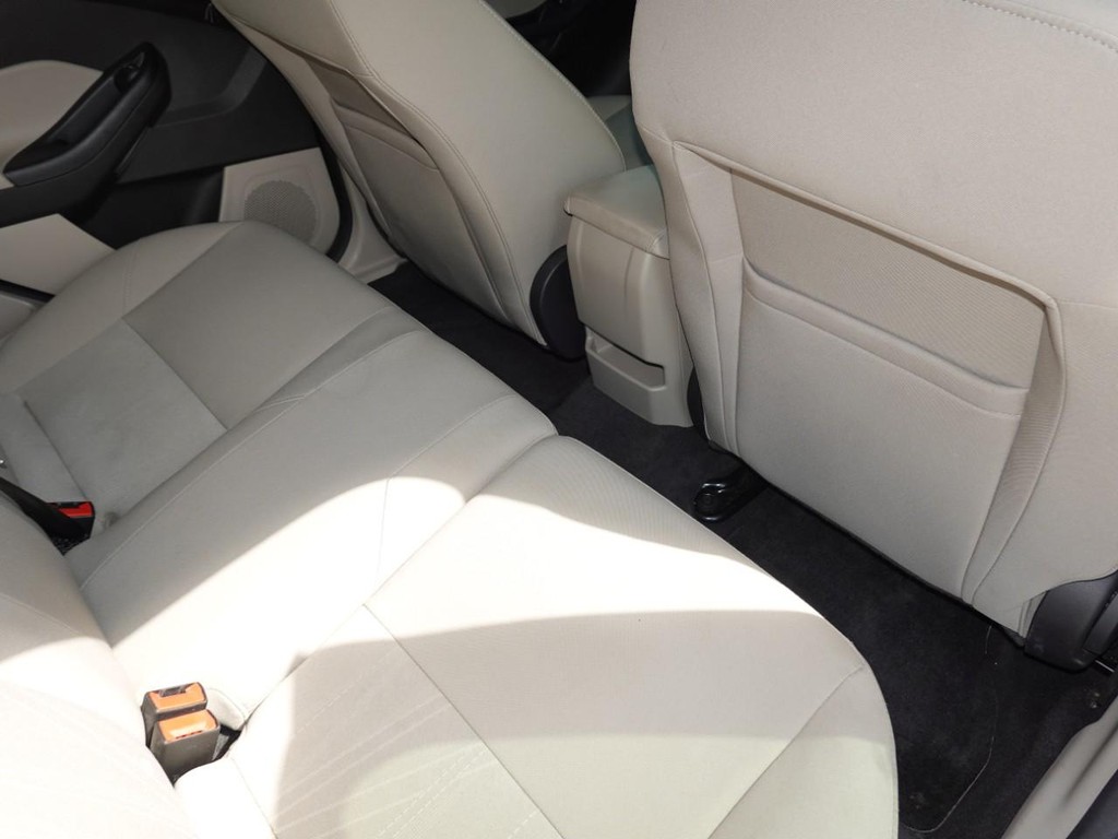 Ford Focus Vehicle Full-screen Gallery Image 24
