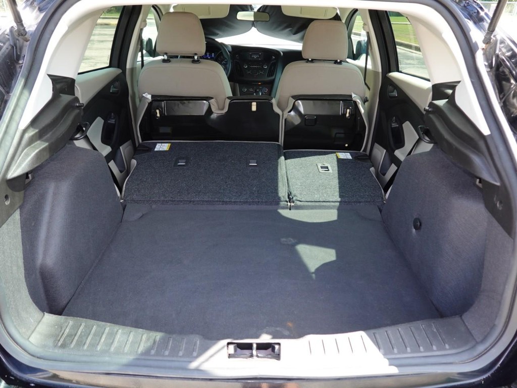 Ford Focus Vehicle Full-screen Gallery Image 27