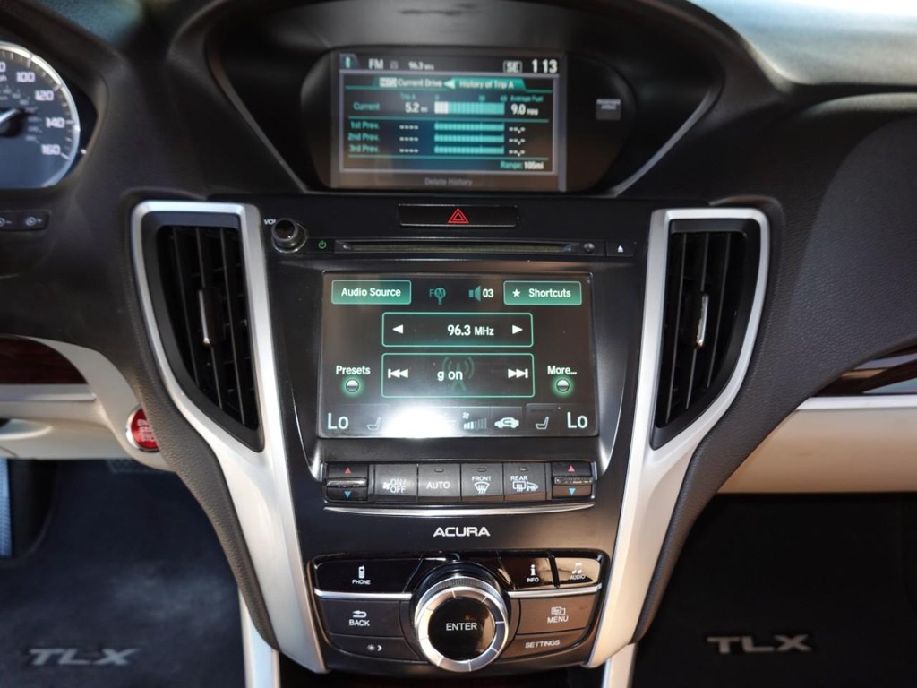Acura TLX Vehicle Full-screen Gallery Image 14
