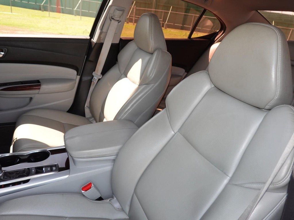Acura TLX Vehicle Full-screen Gallery Image 16