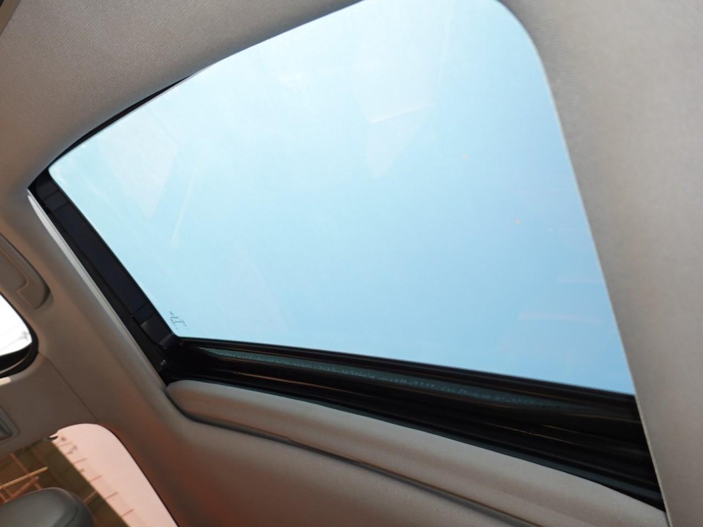 Acura TLX Vehicle Full-screen Gallery Image 17