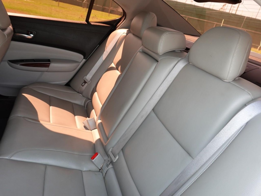 Acura TLX Vehicle Full-screen Gallery Image 20