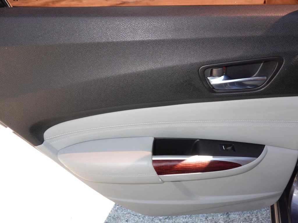 Acura TLX Vehicle Full-screen Gallery Image 21