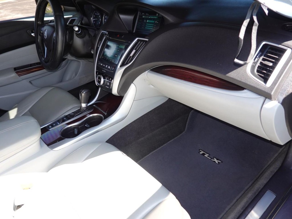 Acura TLX Vehicle Full-screen Gallery Image 22