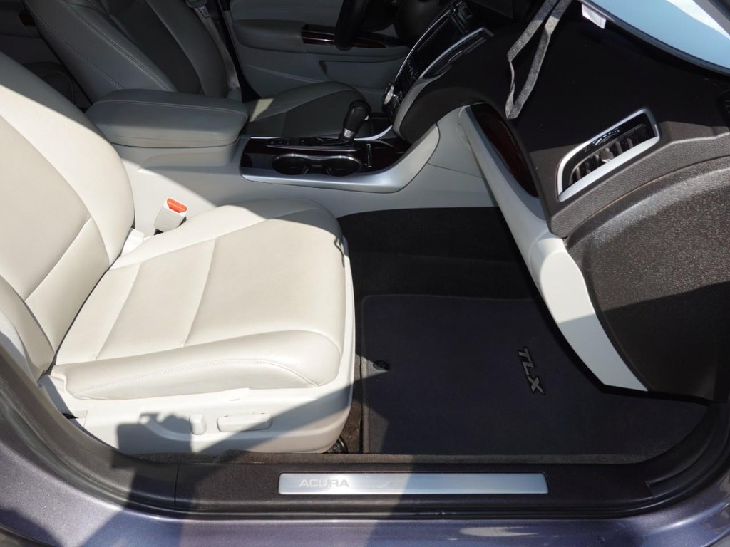Acura TLX Vehicle Full-screen Gallery Image 23