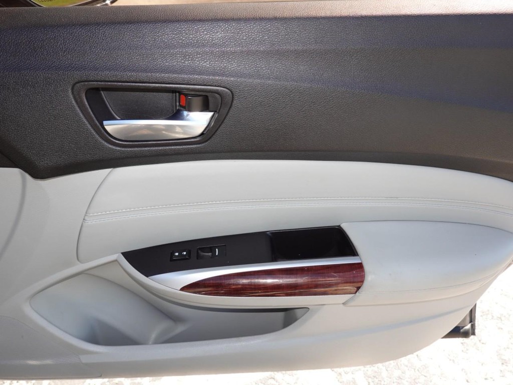 Acura TLX Vehicle Full-screen Gallery Image 24