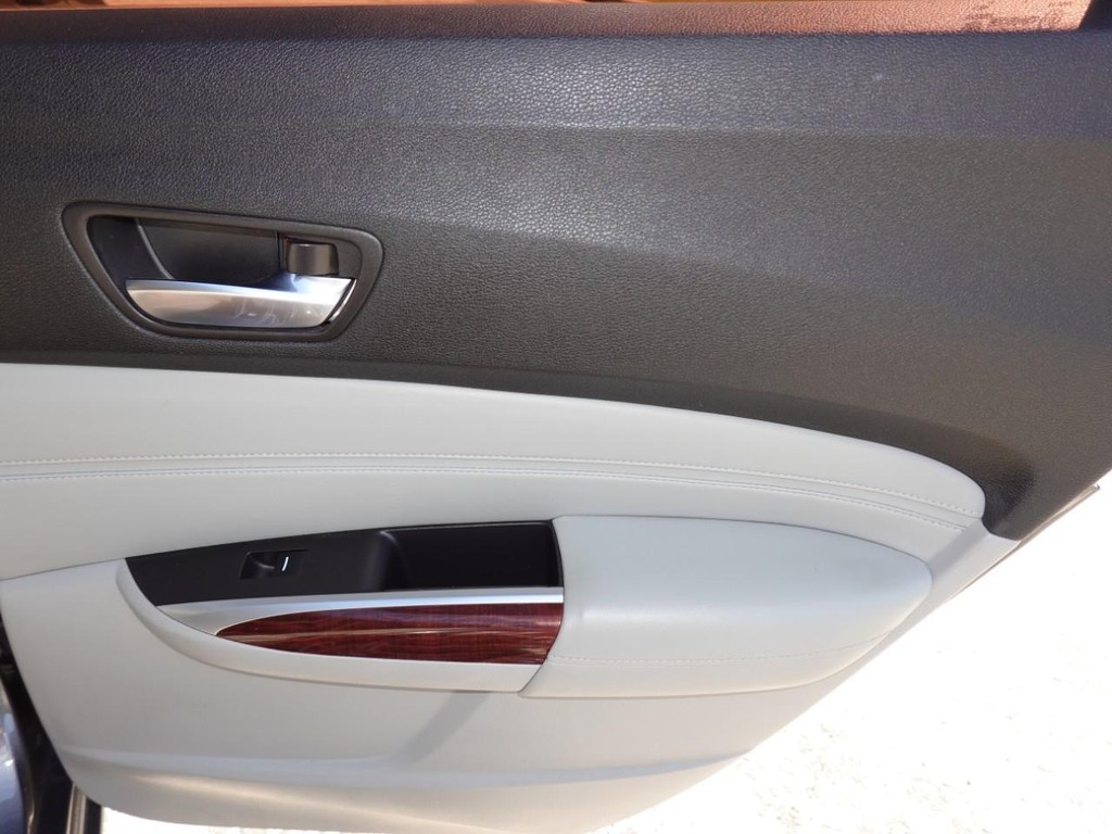 Acura TLX Vehicle Full-screen Gallery Image 26