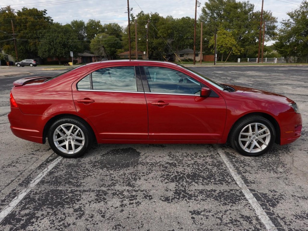 Ford Fusion Vehicle Full-screen Gallery Image 08