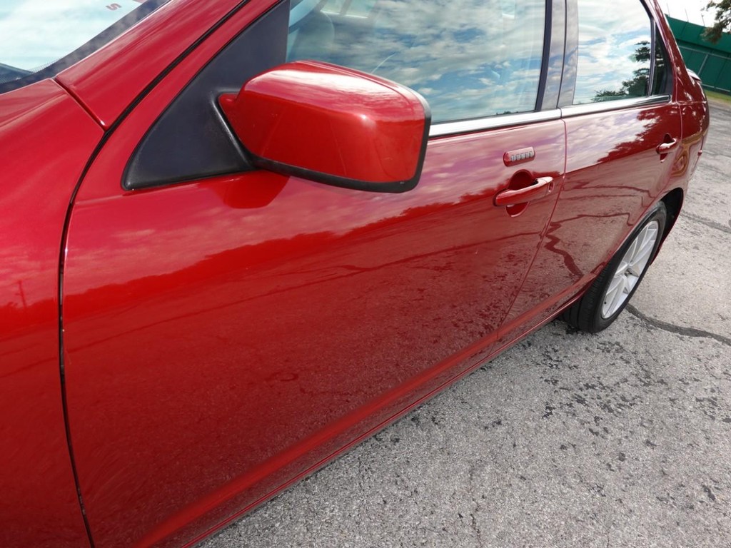Ford Fusion Vehicle Full-screen Gallery Image 10