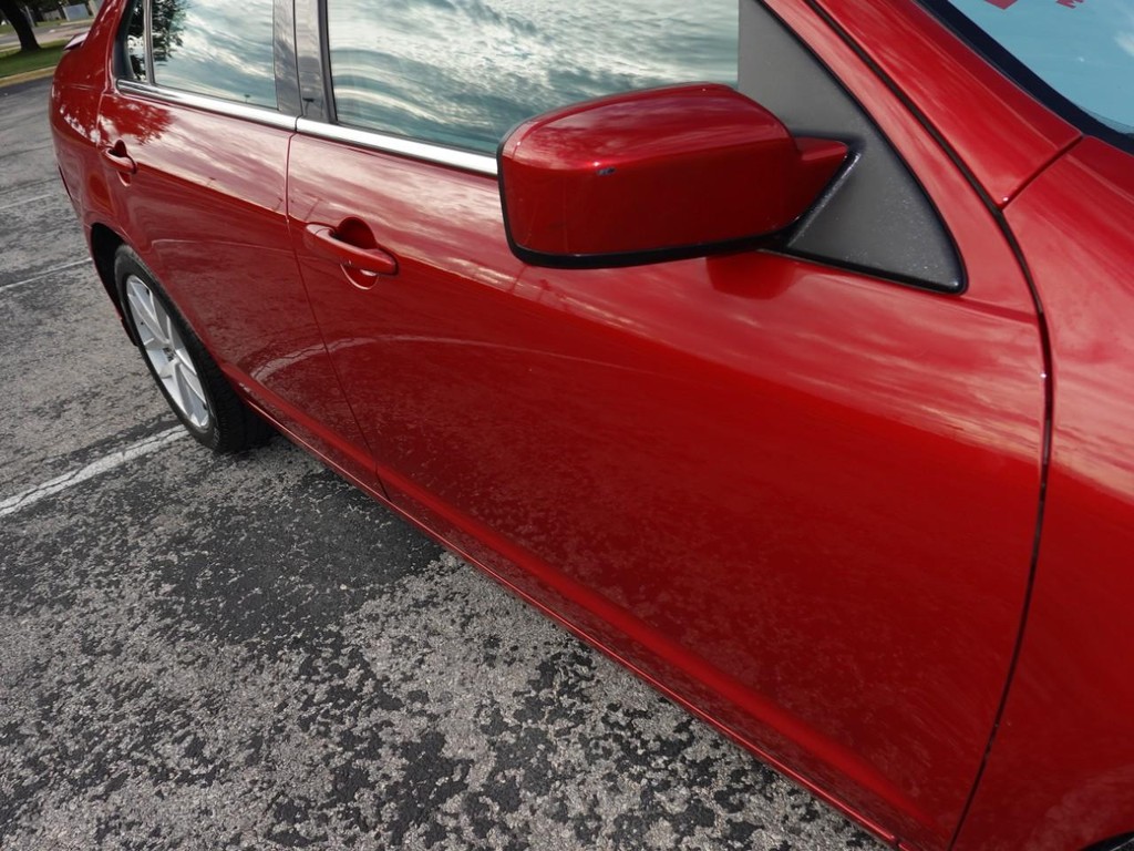 Ford Fusion Vehicle Full-screen Gallery Image 11