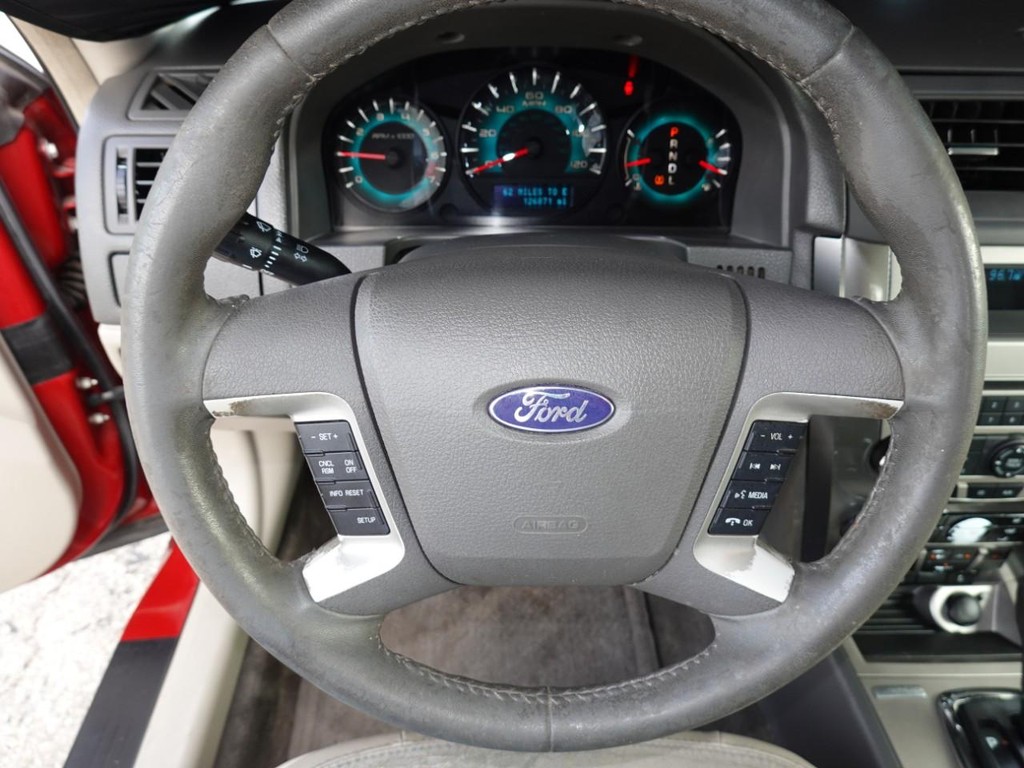 Ford Fusion Vehicle Full-screen Gallery Image 13