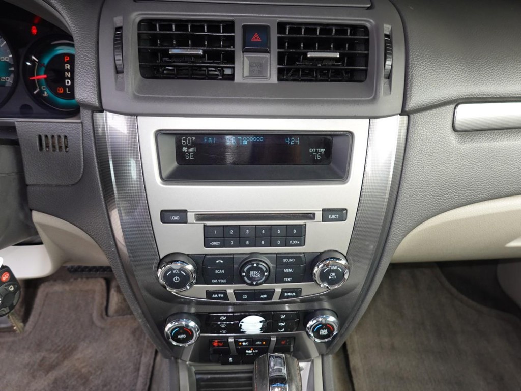 Ford Fusion Vehicle Full-screen Gallery Image 14