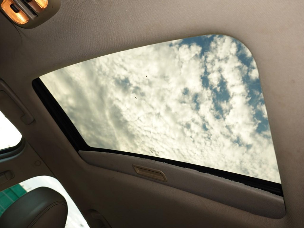 Ford Fusion Vehicle Full-screen Gallery Image 17