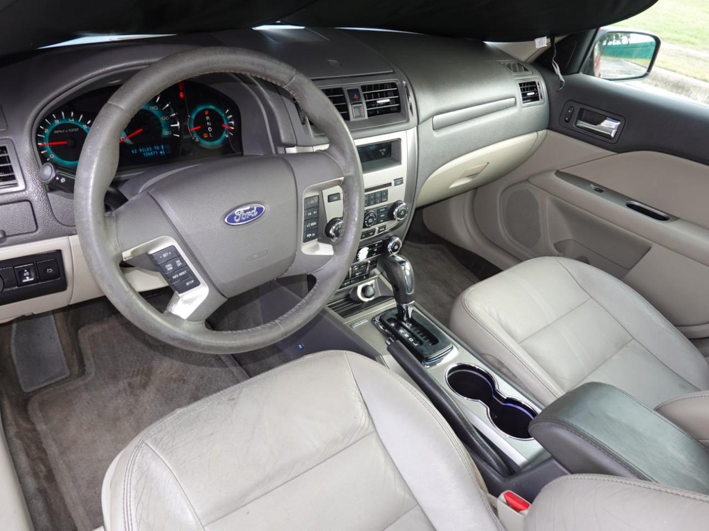 Ford Fusion Vehicle Full-screen Gallery Image 18