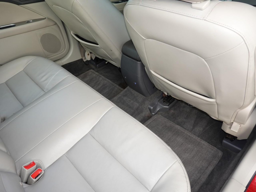Ford Fusion Vehicle Full-screen Gallery Image 25