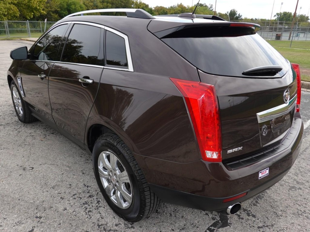 Cadillac SRX Vehicle Full-screen Gallery Image 05