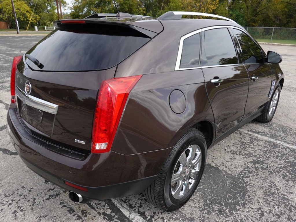 Cadillac SRX Vehicle Full-screen Gallery Image 07