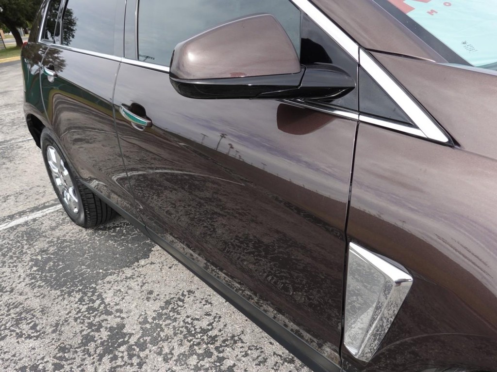 Cadillac SRX Vehicle Full-screen Gallery Image 11