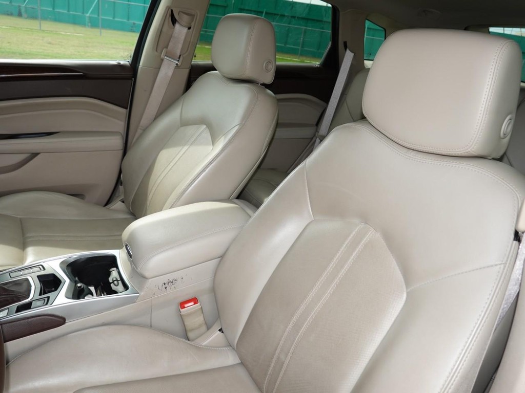 Cadillac SRX Vehicle Full-screen Gallery Image 16