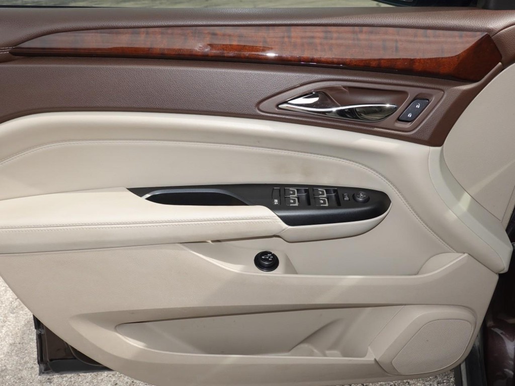 Cadillac SRX Vehicle Full-screen Gallery Image 19