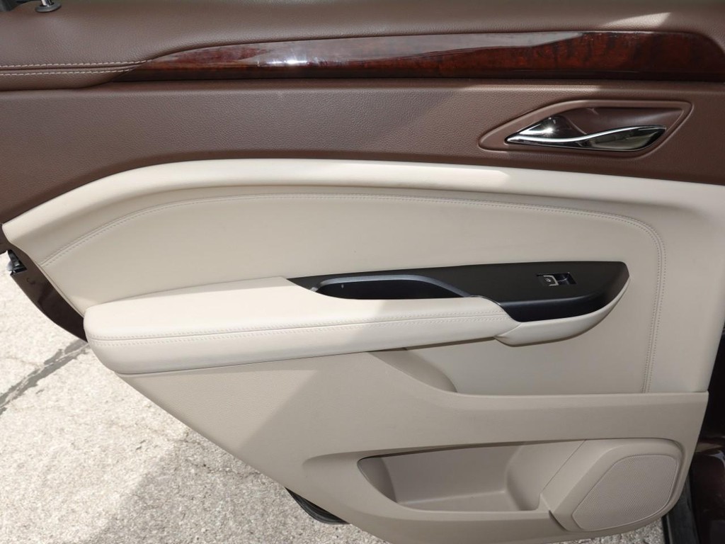 Cadillac SRX Vehicle Full-screen Gallery Image 21